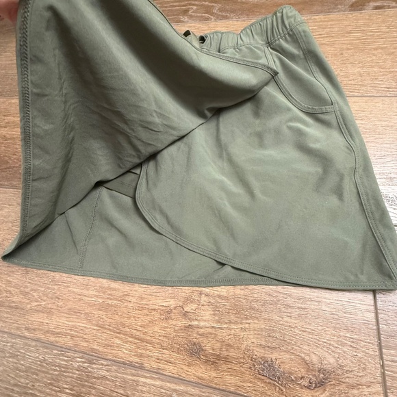 Patagonia Women's Fleetwith Skort Size XS Olive Green Outdoor, Hiking, Athletic - Picture 3 of 14
